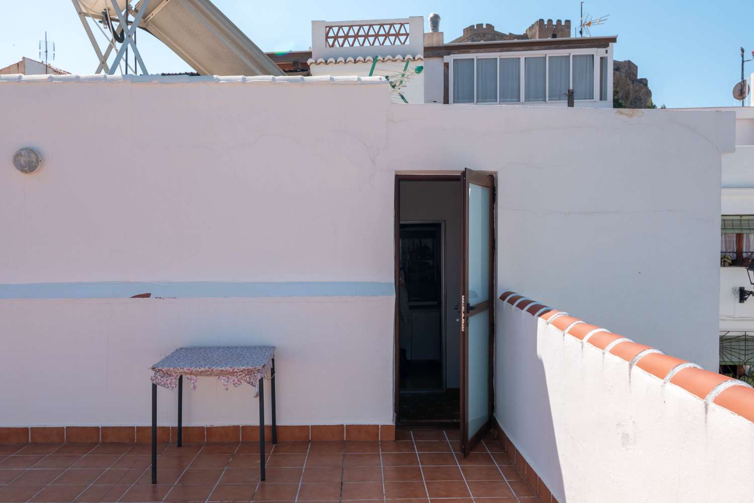 Amplia casa en el corazón del Casco Antiguo de Salobreña con garaje, terraza y espectaculares vistas