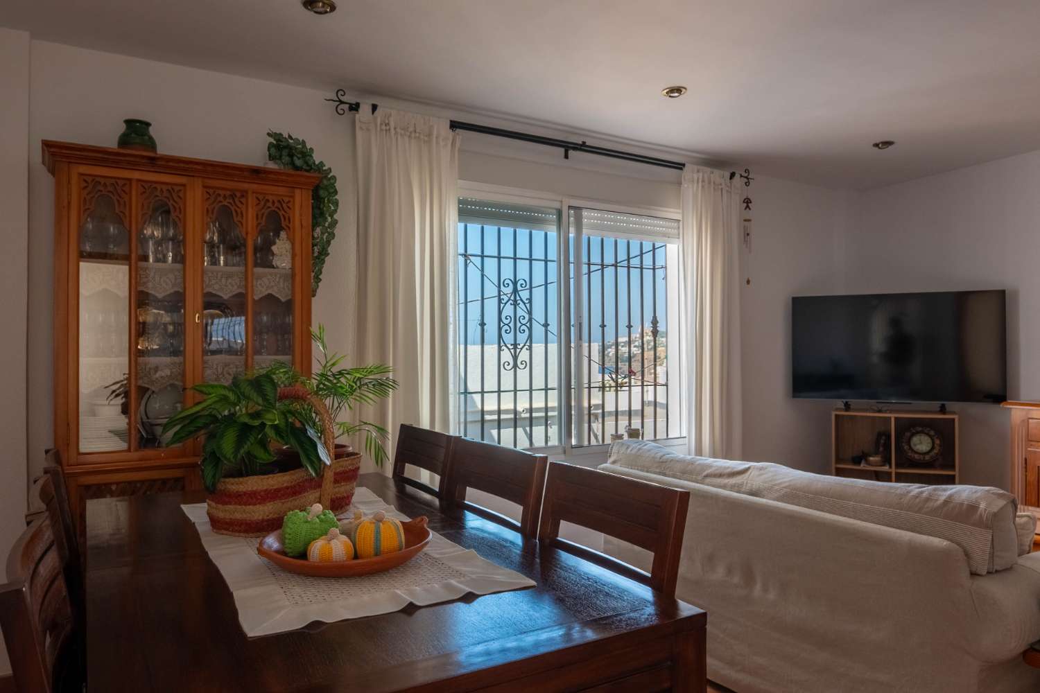 Amplia casa en el corazón del Casco Antiguo de Salobreña con garaje, terraza y espectaculares vistas