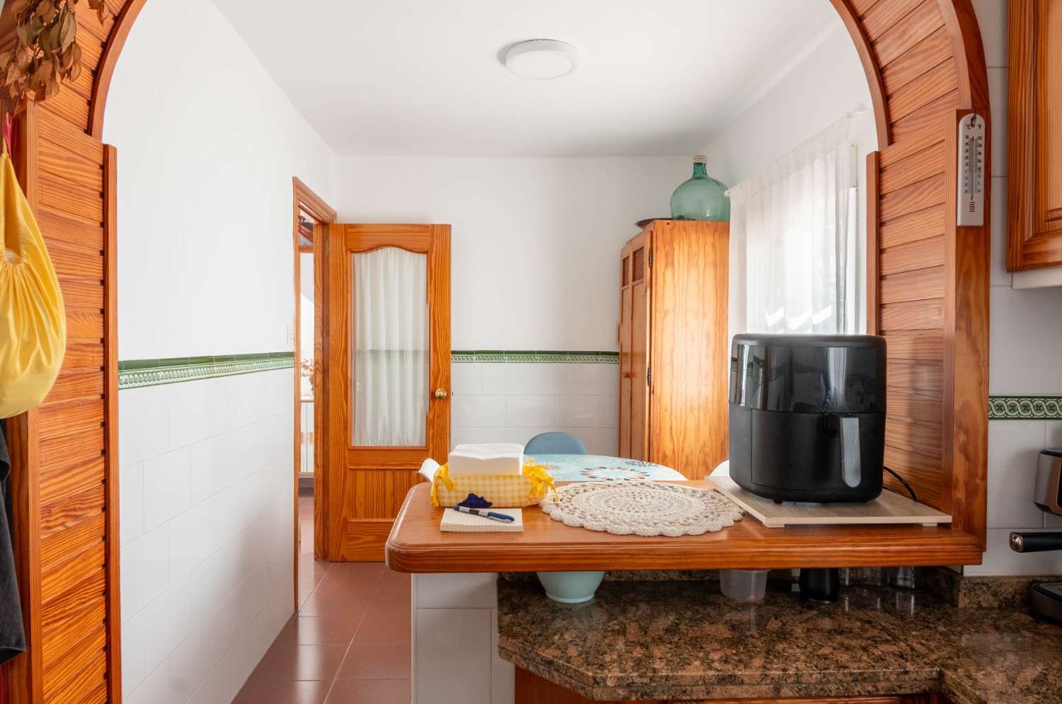 Amplia casa en el corazón del Casco Antiguo de Salobreña con garaje, terraza y espectaculares vistas