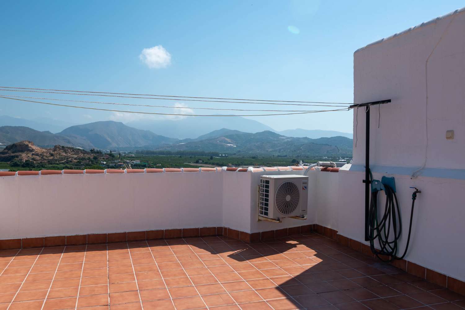 Amplia casa en el corazón del Casco Antiguo de Salobreña con garaje, terraza y espectaculares vistas