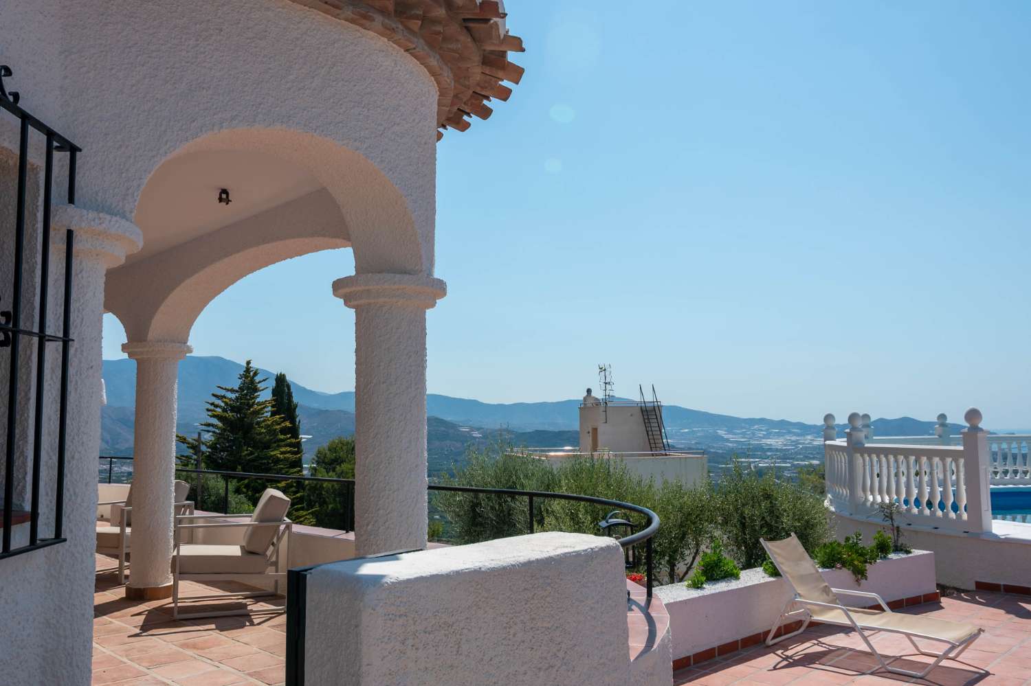 Prachtige, gerenoveerde villa te koop in Salobreña