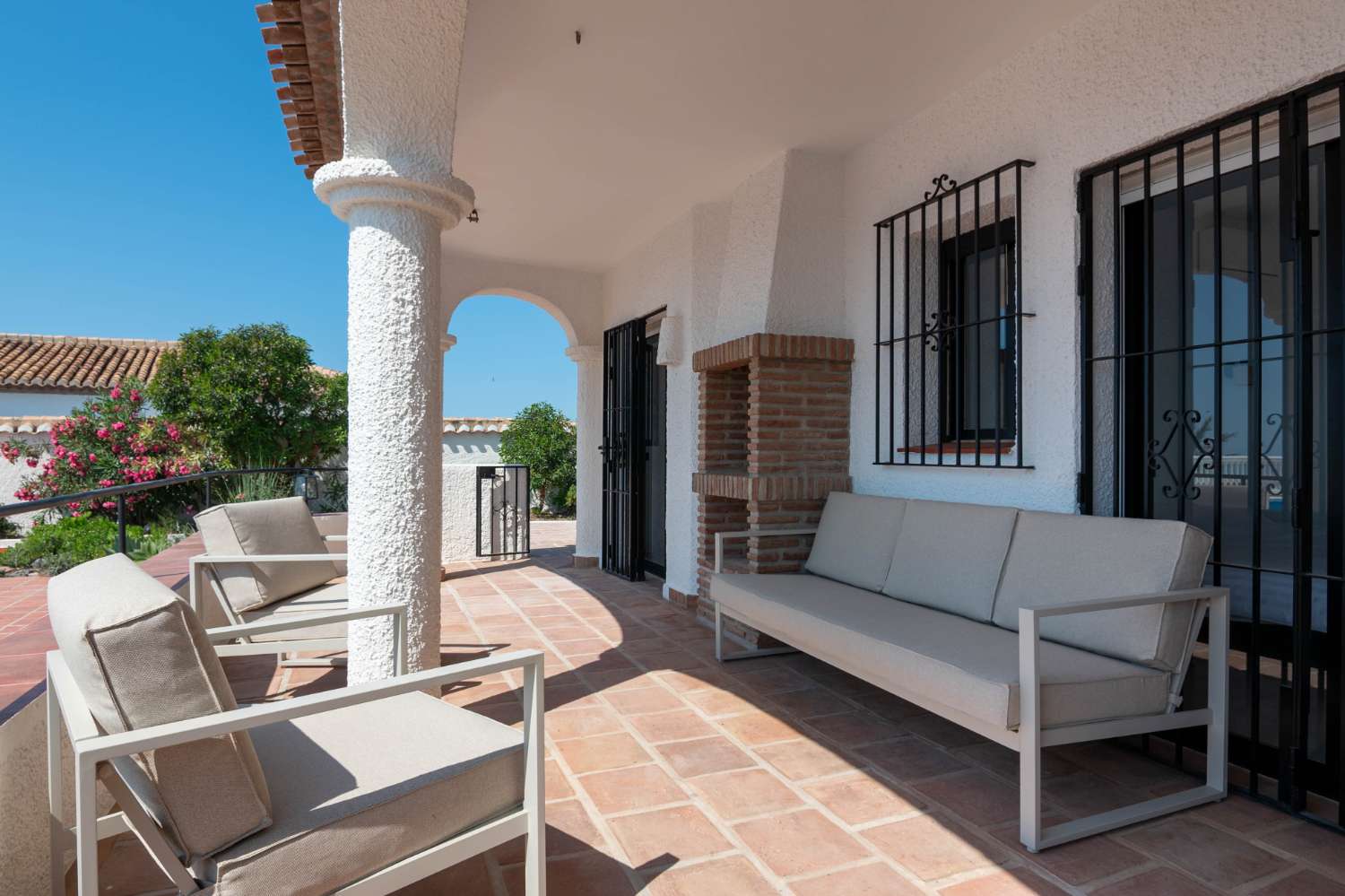 Prachtige, gerenoveerde villa te koop in Salobreña