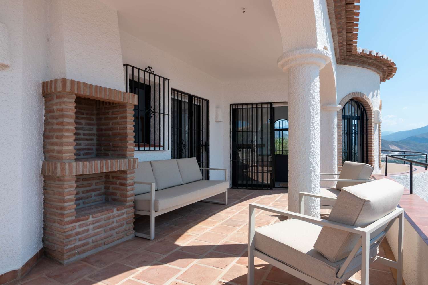 Prachtige, gerenoveerde villa te koop in Salobreña