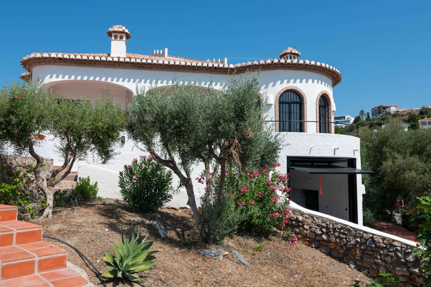 Prachtige, gerenoveerde villa te koop in Salobreña