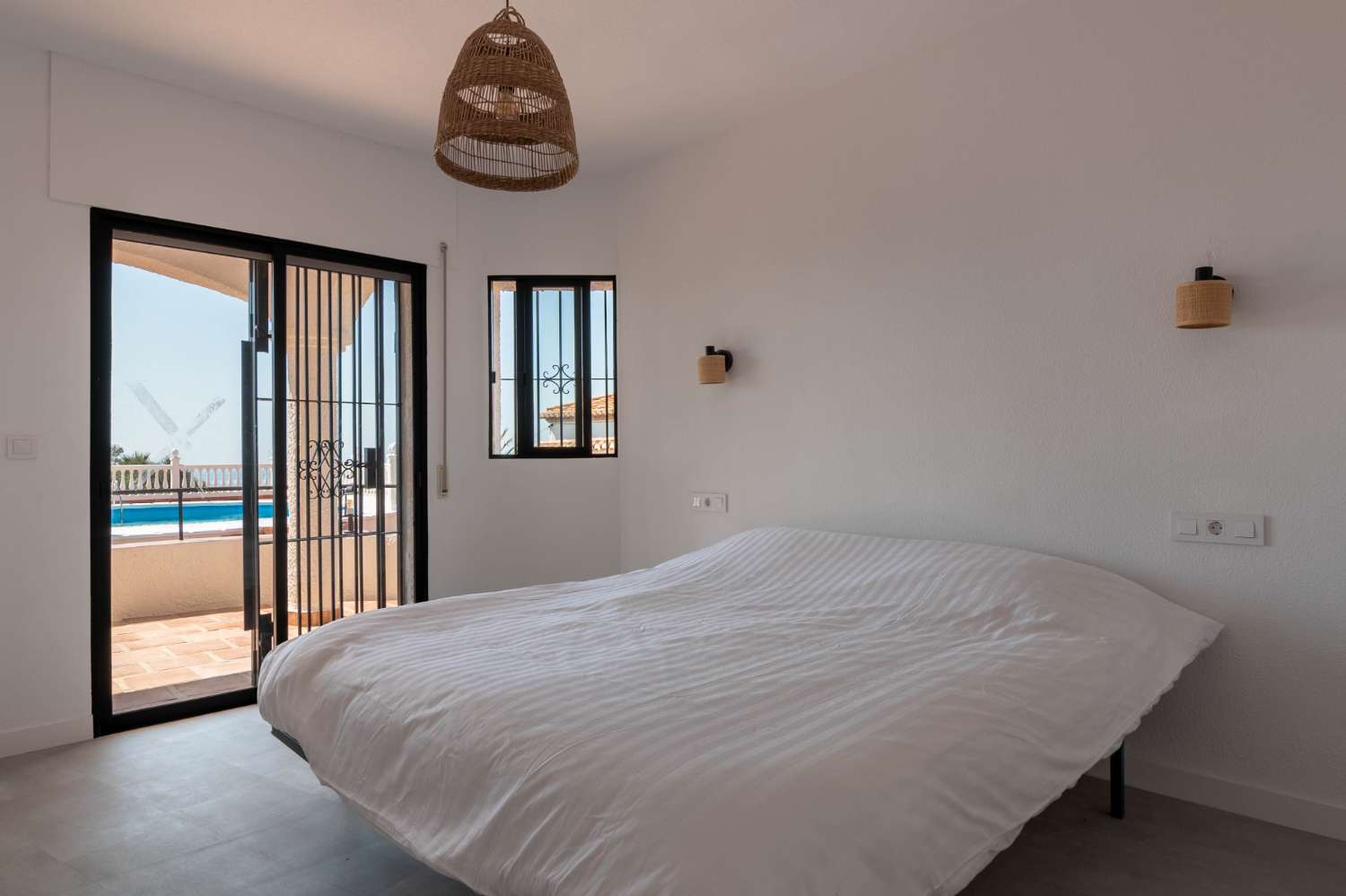 Prachtige, gerenoveerde villa te koop in Salobreña