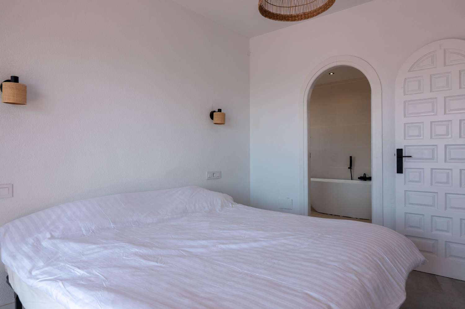 Prachtige, gerenoveerde villa te koop in Salobreña