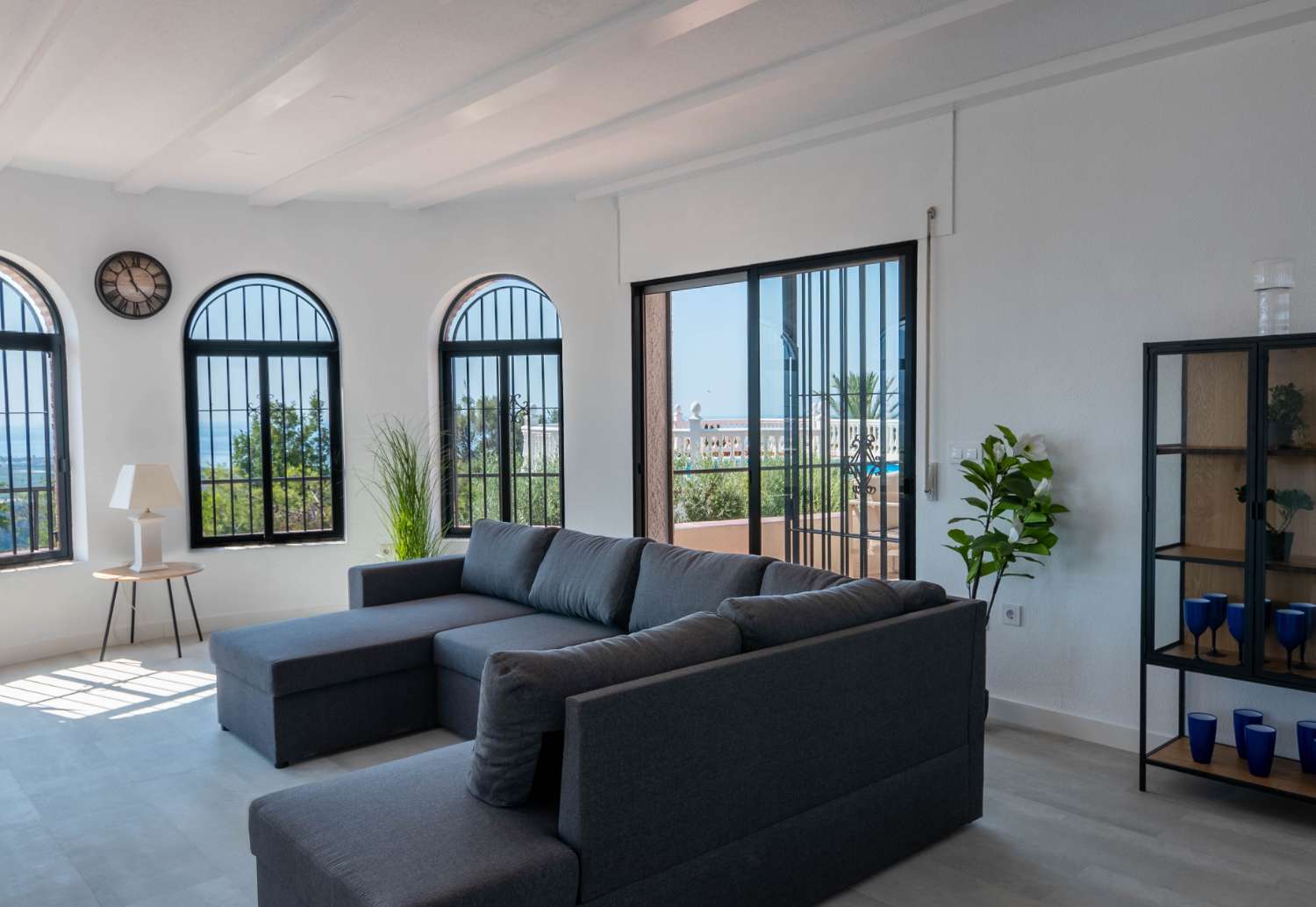 Prachtige, gerenoveerde villa te koop in Salobreña