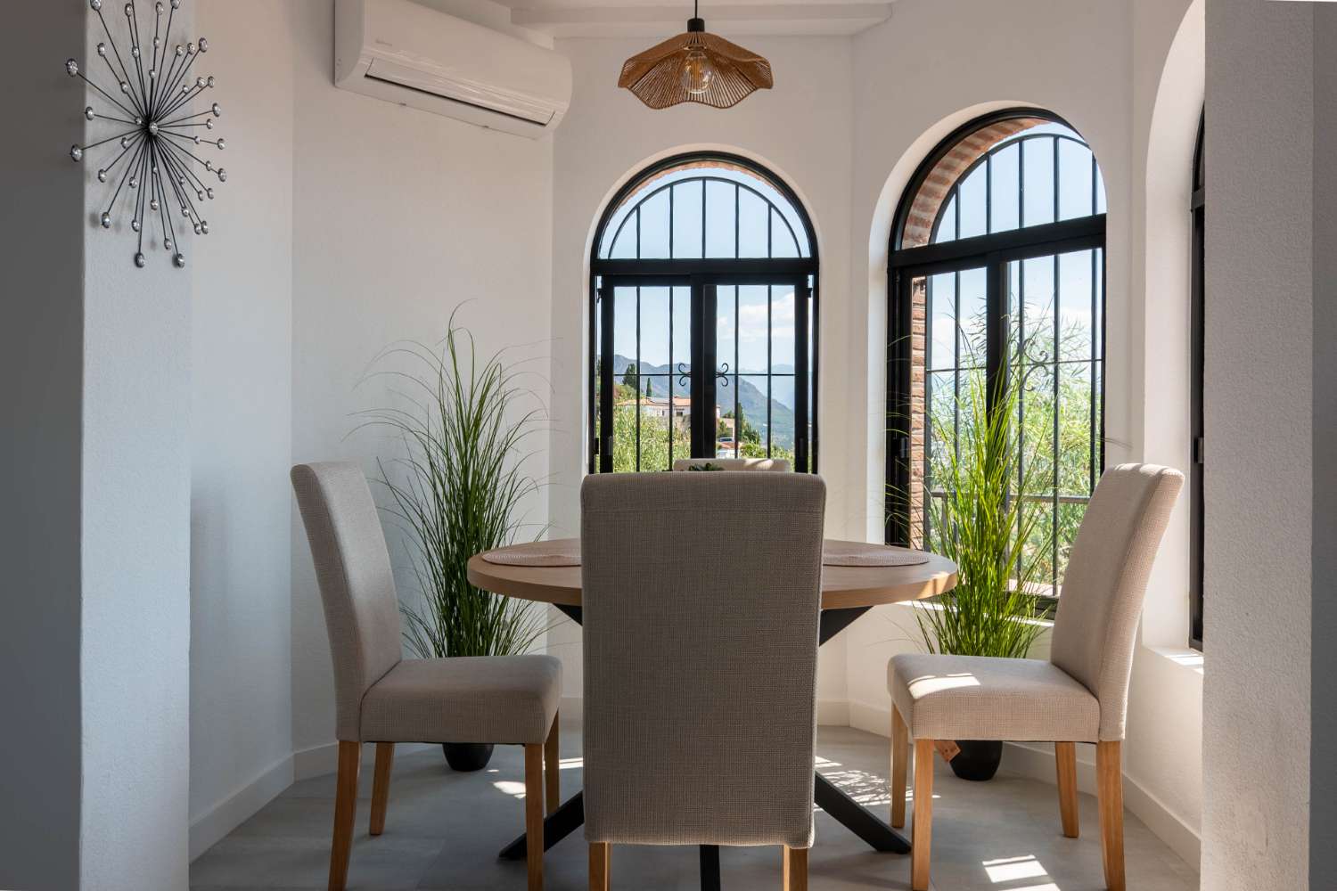 Prachtige, gerenoveerde villa te koop in Salobreña
