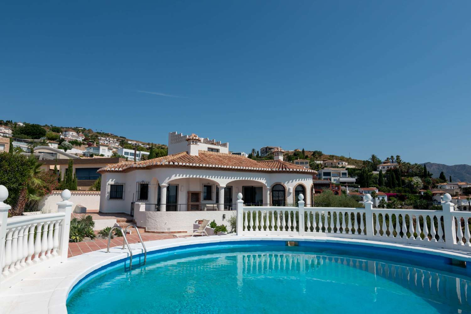 Prachtige, gerenoveerde villa te koop in Salobreña