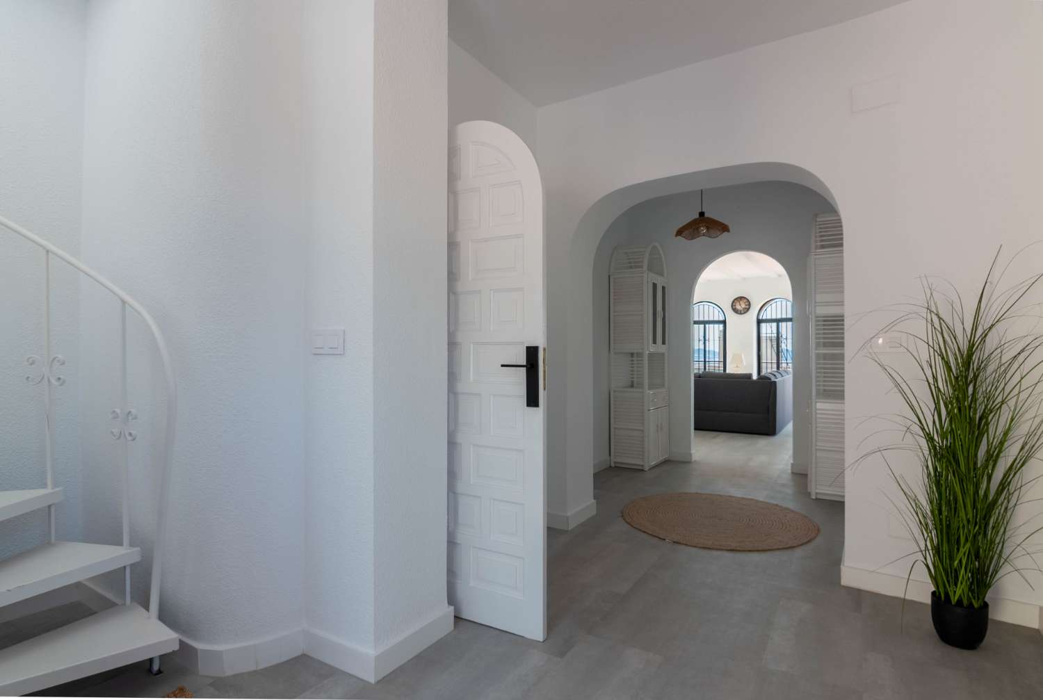 Prachtige, gerenoveerde villa te koop in Salobreña