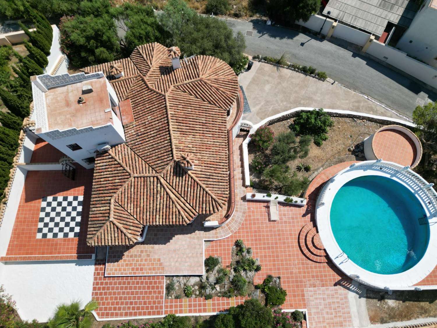 Prachtige, gerenoveerde villa te koop in Salobreña