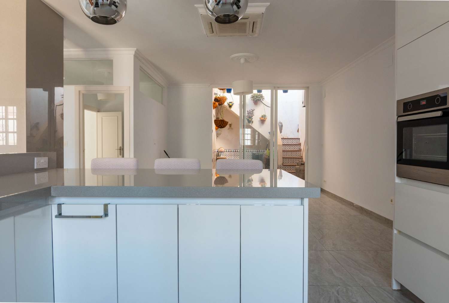 Casa reformada en venta en el centro de Salobreña