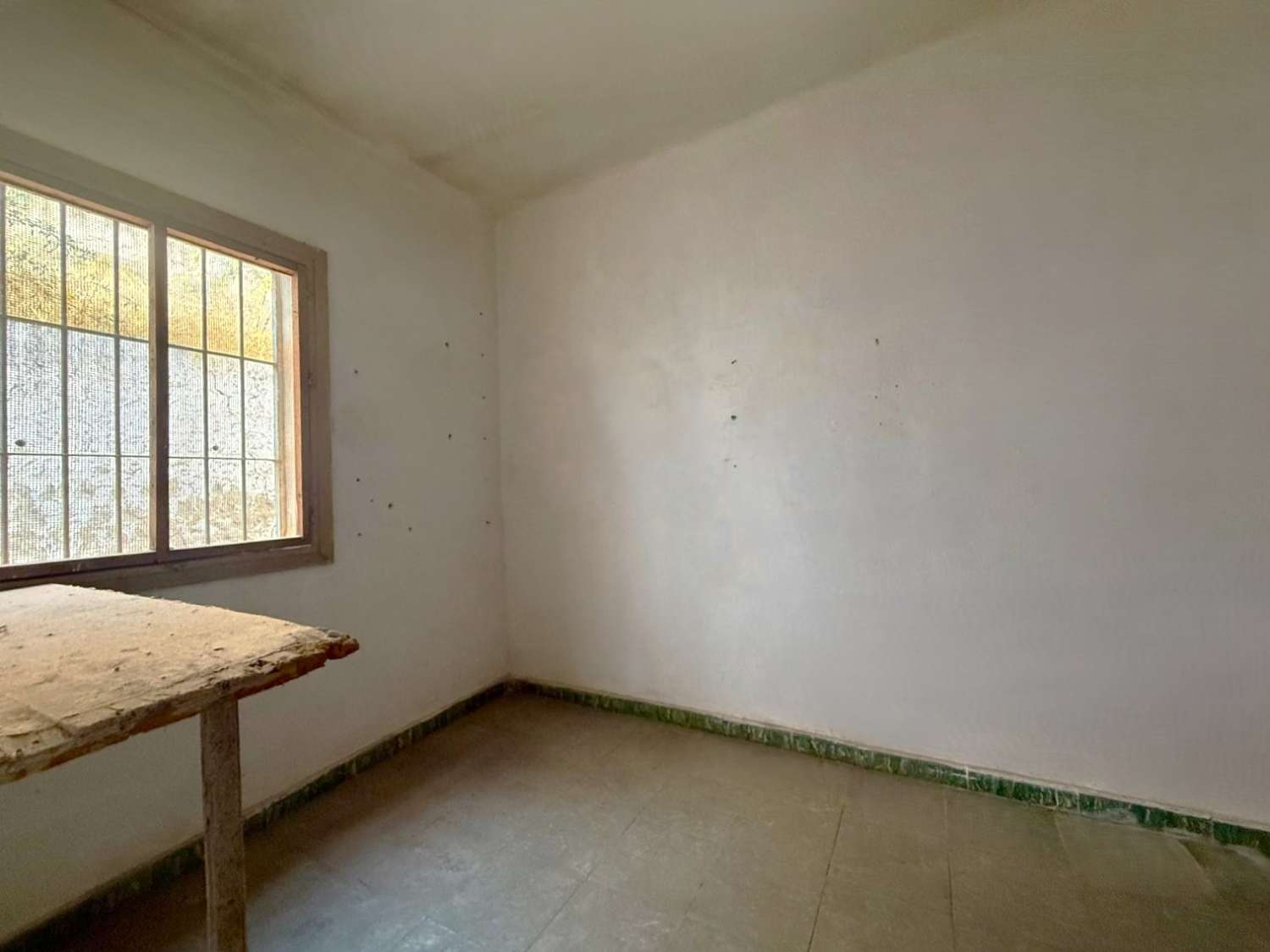 Casa de pueblo con gran potencial con vistas al Castillo de Salobreña