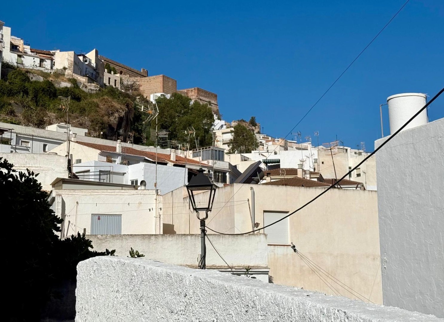 Casa de pueblo con gran potencial con vistas al Castillo de Salobreña