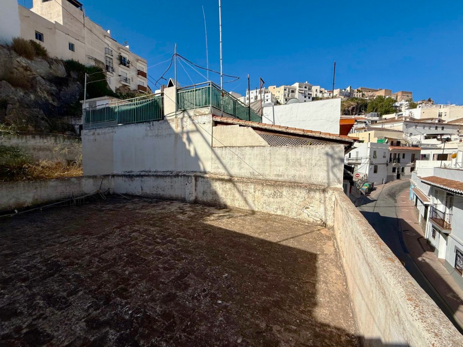 Casa de pueblo con gran potencial con vistas al Castillo de Salobreña