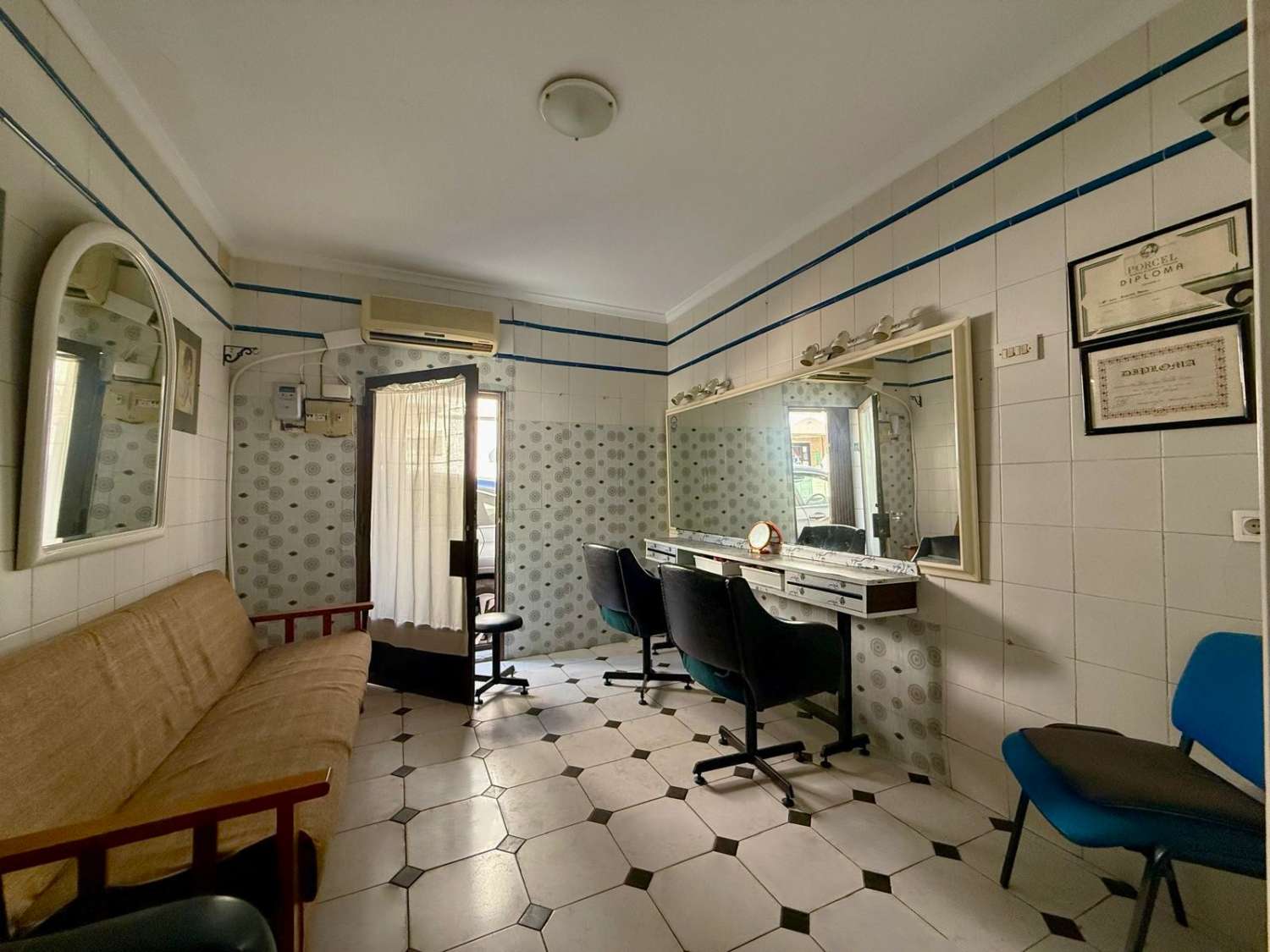 Casa de pueblo con gran potencial con vistas al Castillo de Salobreña