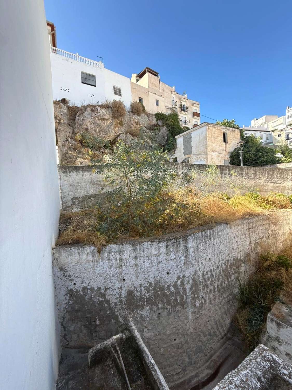 Casa de pueblo con gran potencial con vistas al Castillo de Salobreña