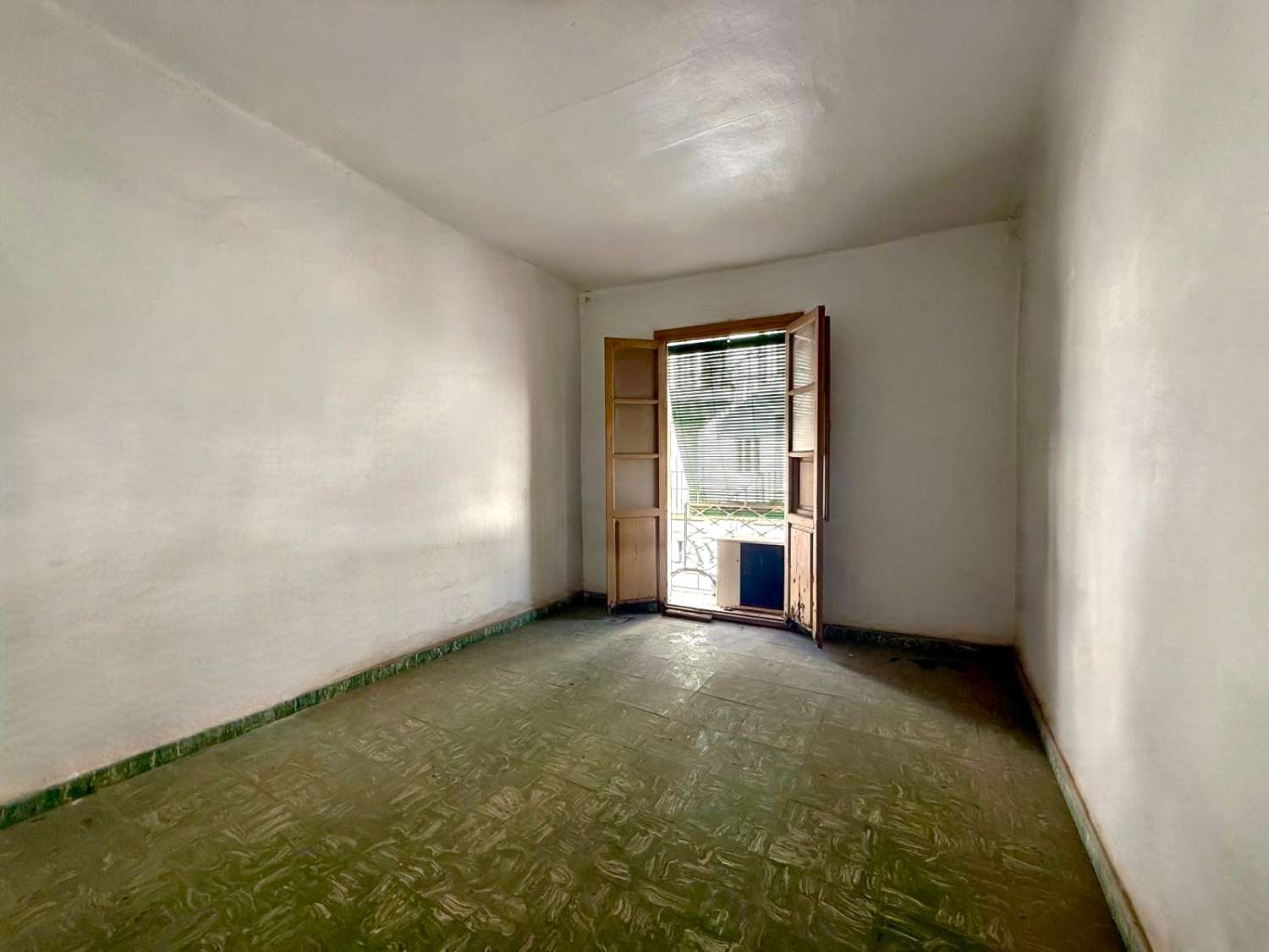 Casa de pueblo con gran potencial con vistas al Castillo de Salobreña