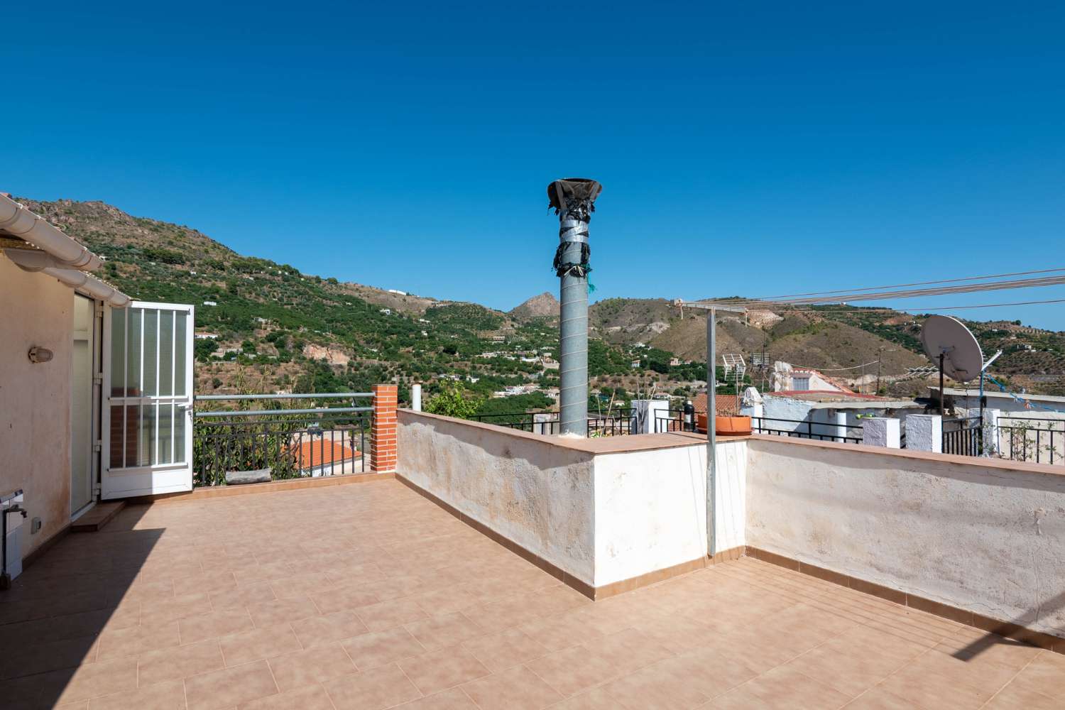 Acogedora casa con vistas a la montaña en venta