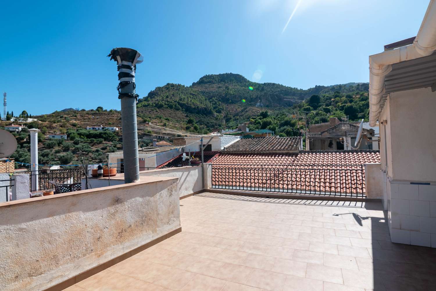 Acogedora casa con vistas a la montaña en venta