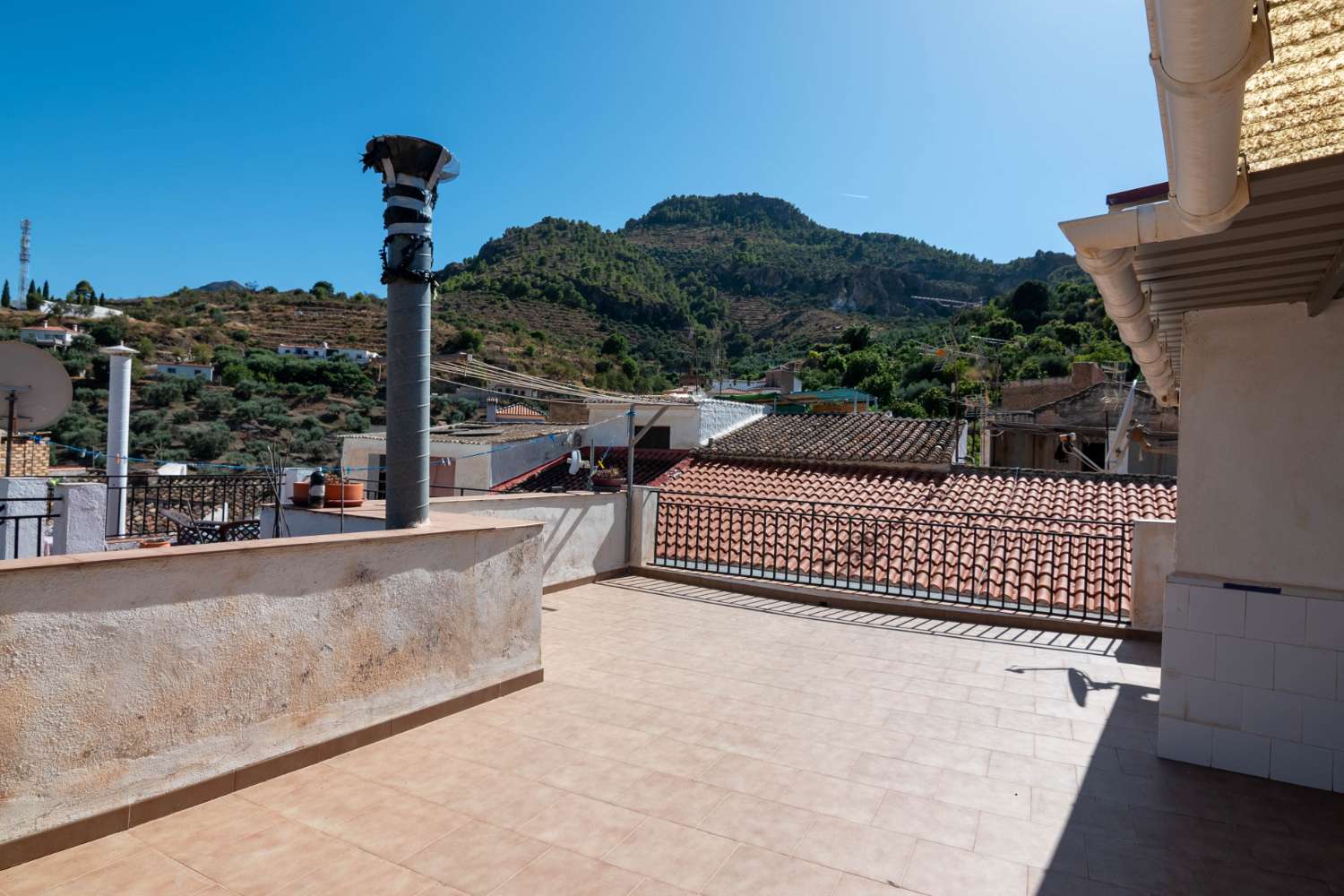 Acogedora casa con vistas a la montaña en venta