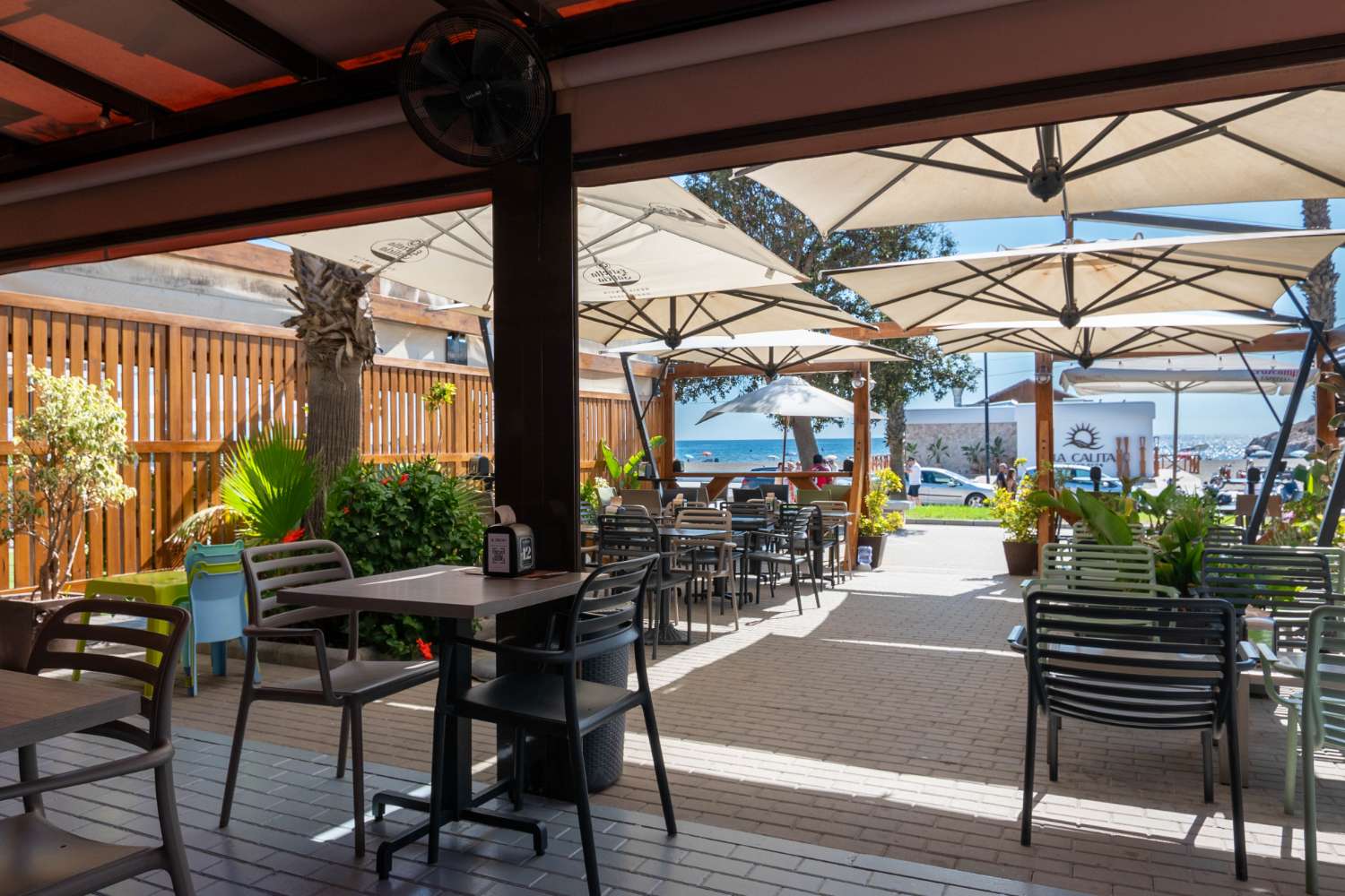 Verkauf eines Cafés mit Eisdiele direkt am Strand in Salobreña