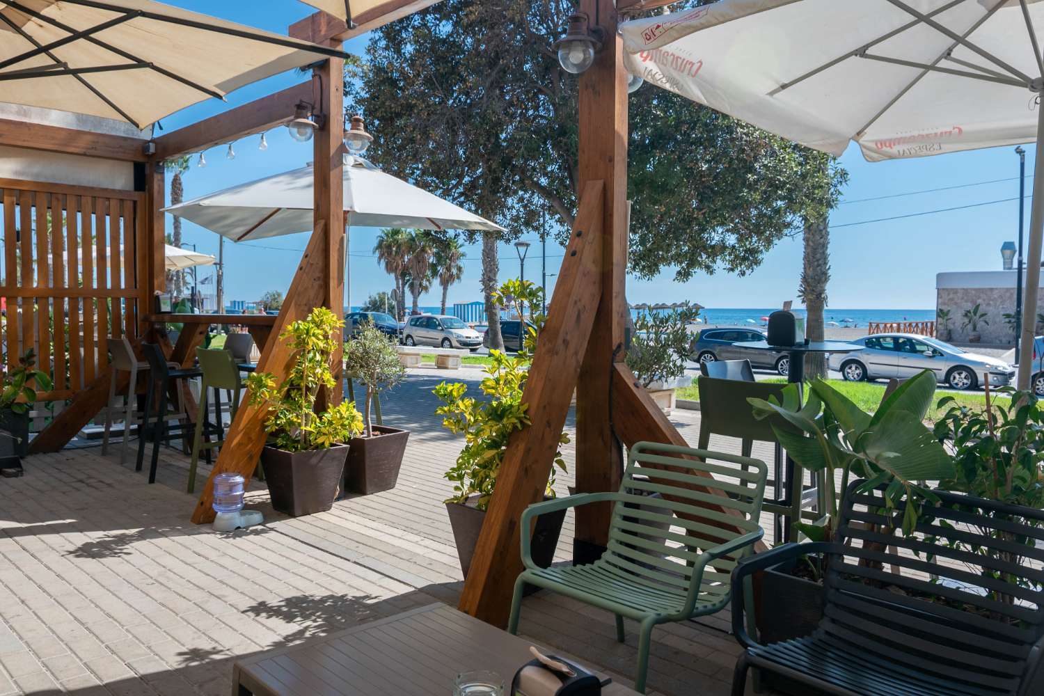 Verkauf eines Cafés mit Eisdiele direkt am Strand in Salobreña