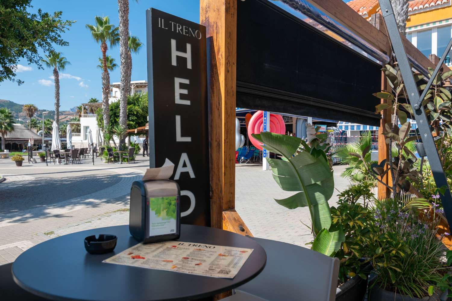 Verkauf eines Cafés mit Eisdiele direkt am Strand in Salobreña
