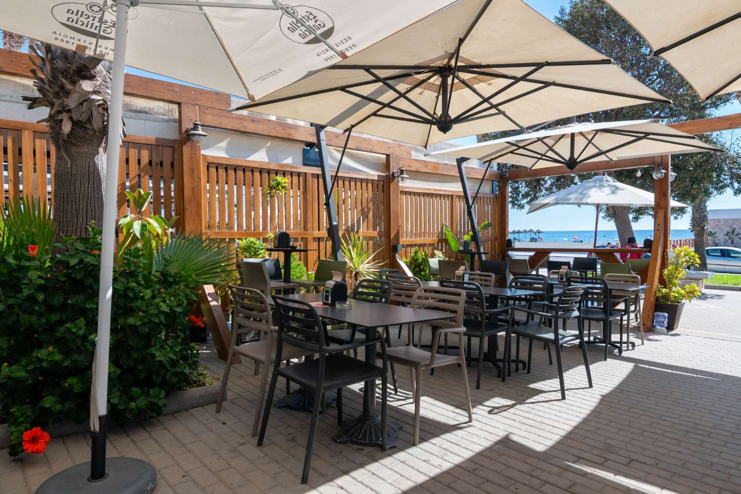 Verkauf eines Cafés mit Eisdiele direkt am Strand in Salobreña