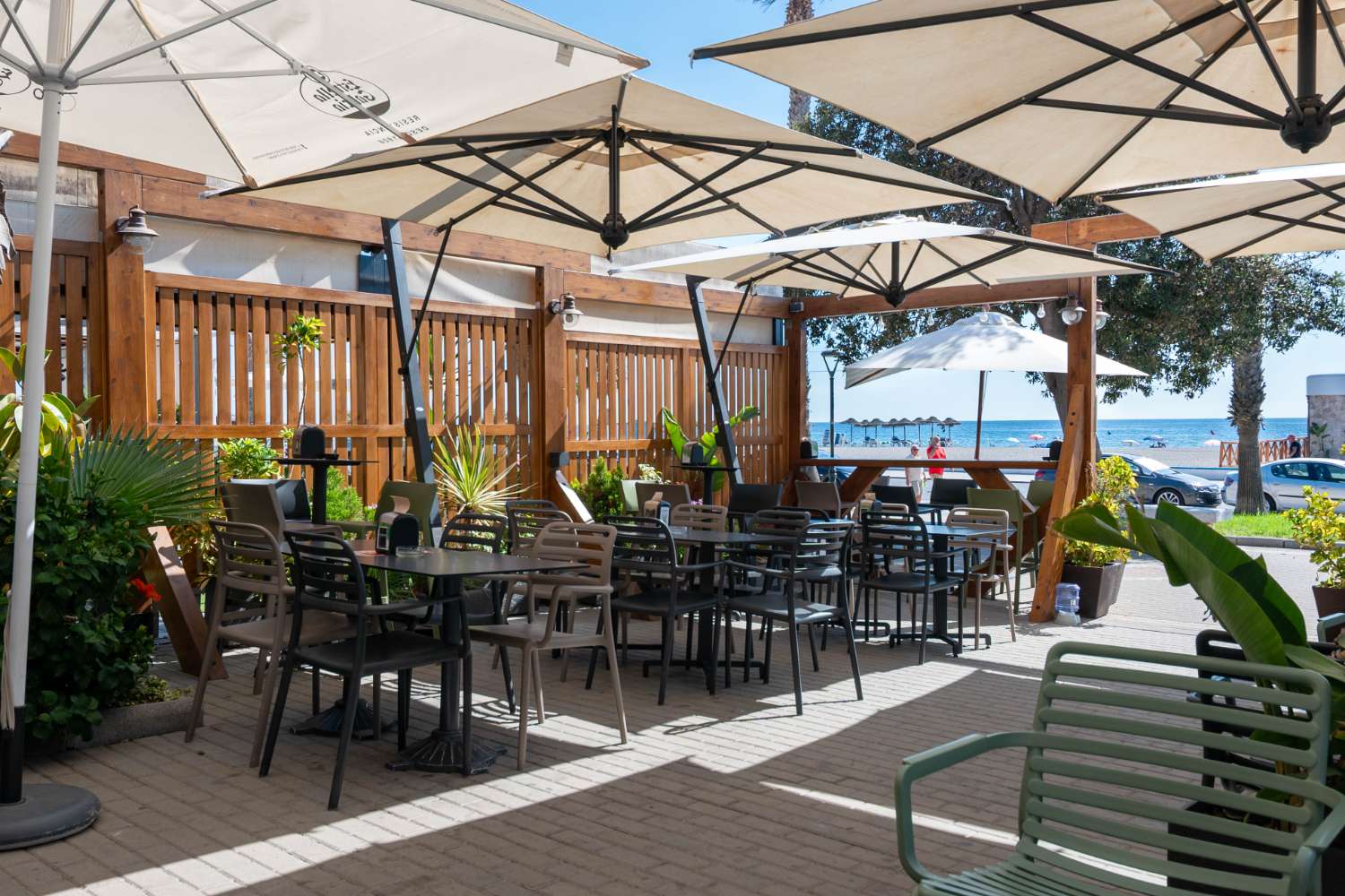 Verkauf eines Cafés mit Eisdiele direkt am Strand in Salobreña