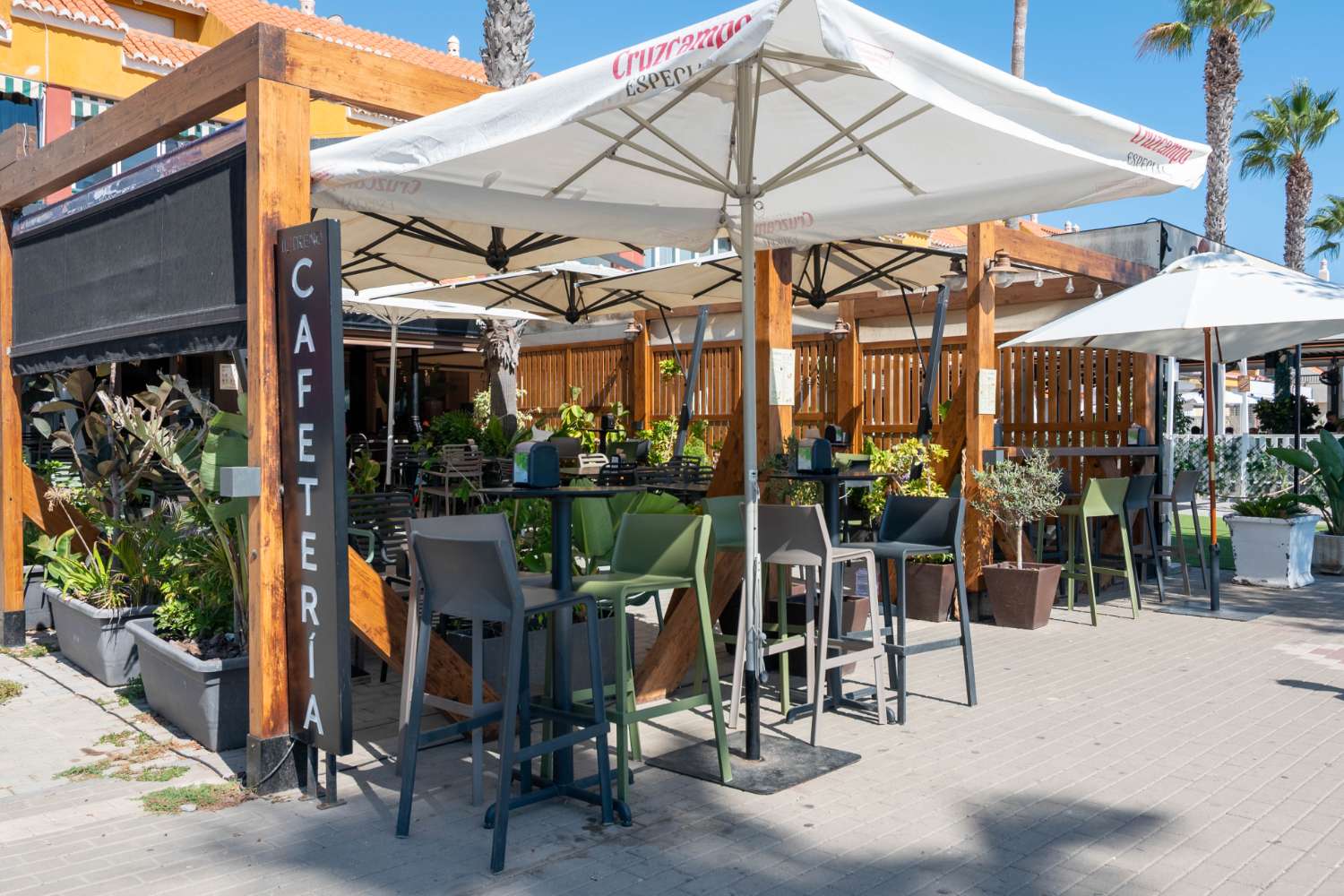 Verkauf eines Cafés mit Eisdiele direkt am Strand in Salobreña