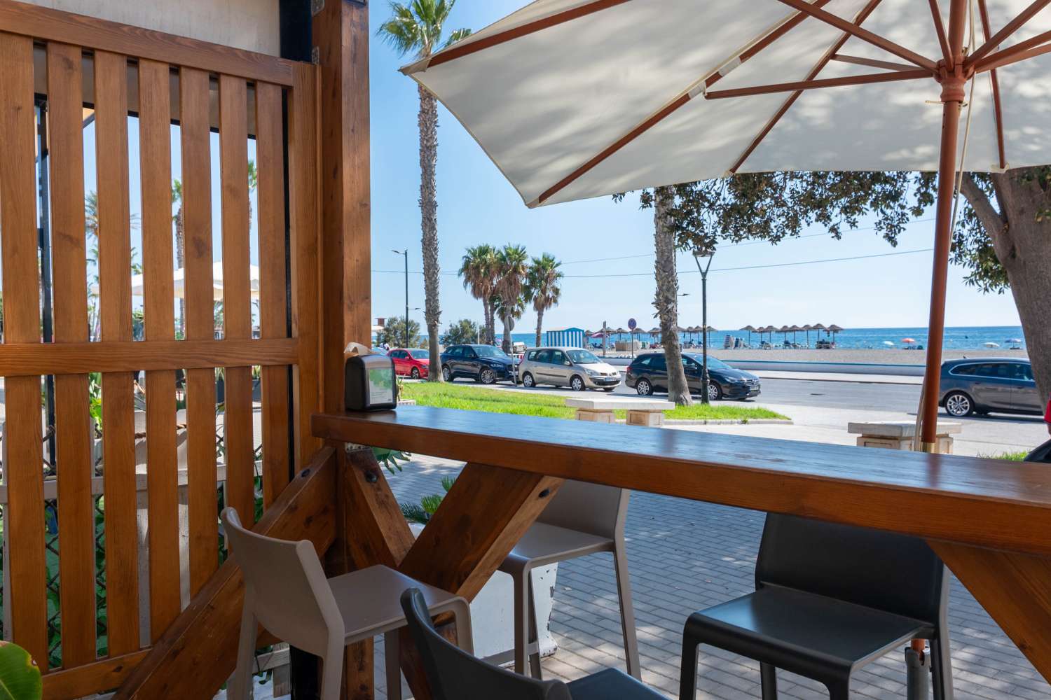 Verkauf eines Cafés mit Eisdiele direkt am Strand in Salobreña