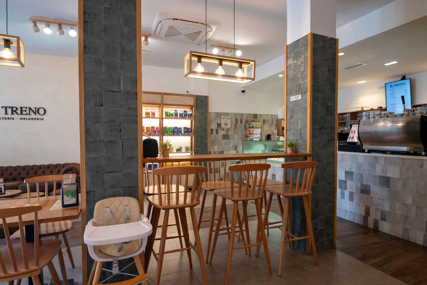 Verkauf eines Cafés mit Eisdiele direkt am Strand in Salobreña