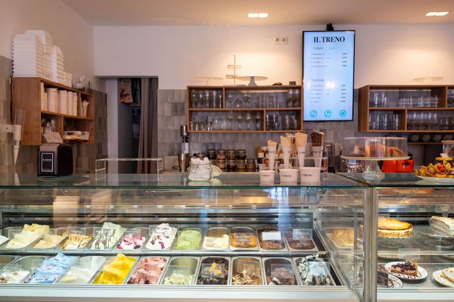Verkauf eines Cafés mit Eisdiele direkt am Strand in Salobreña