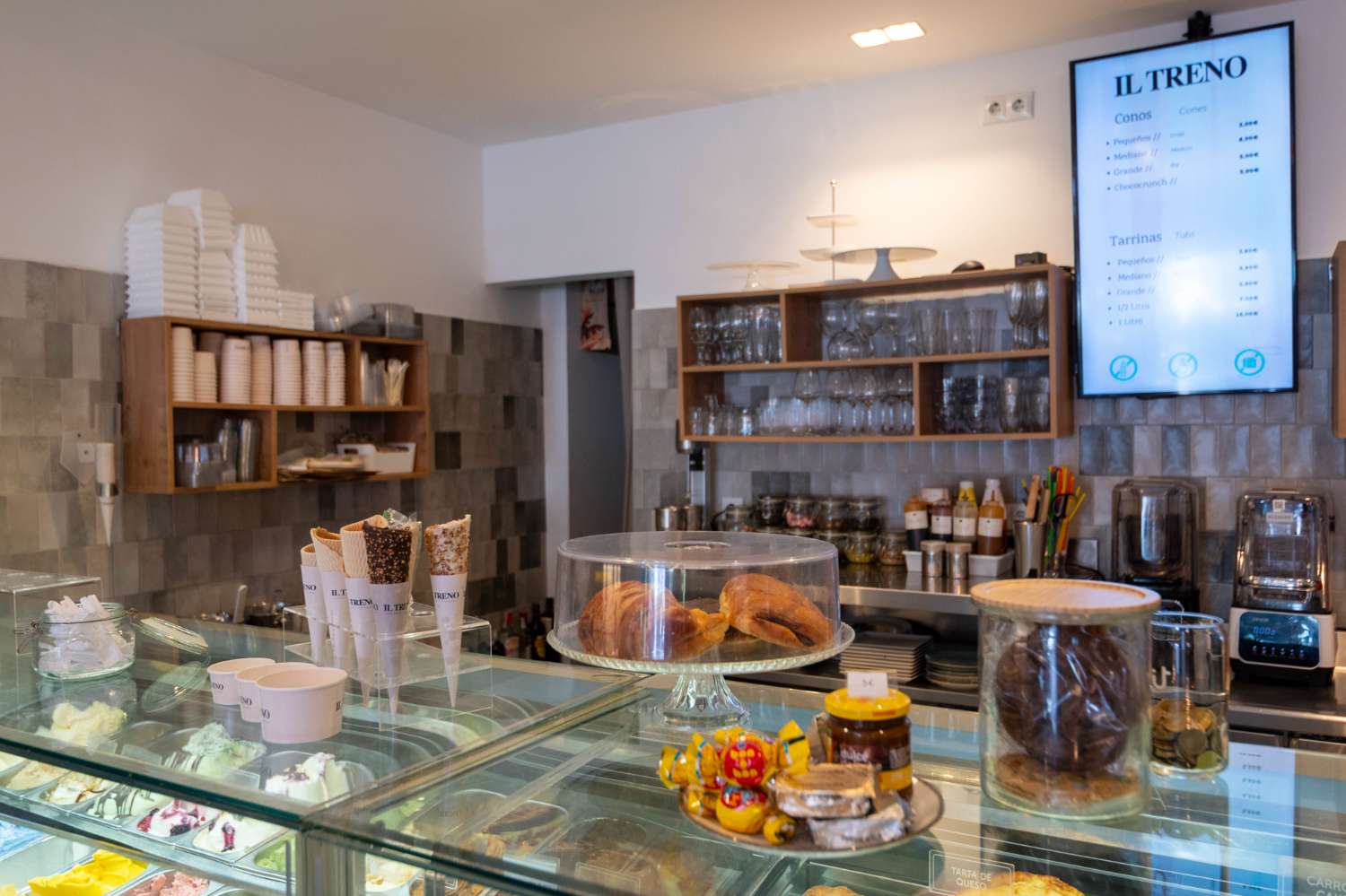 Verkauf eines Cafés mit Eisdiele direkt am Strand in Salobreña