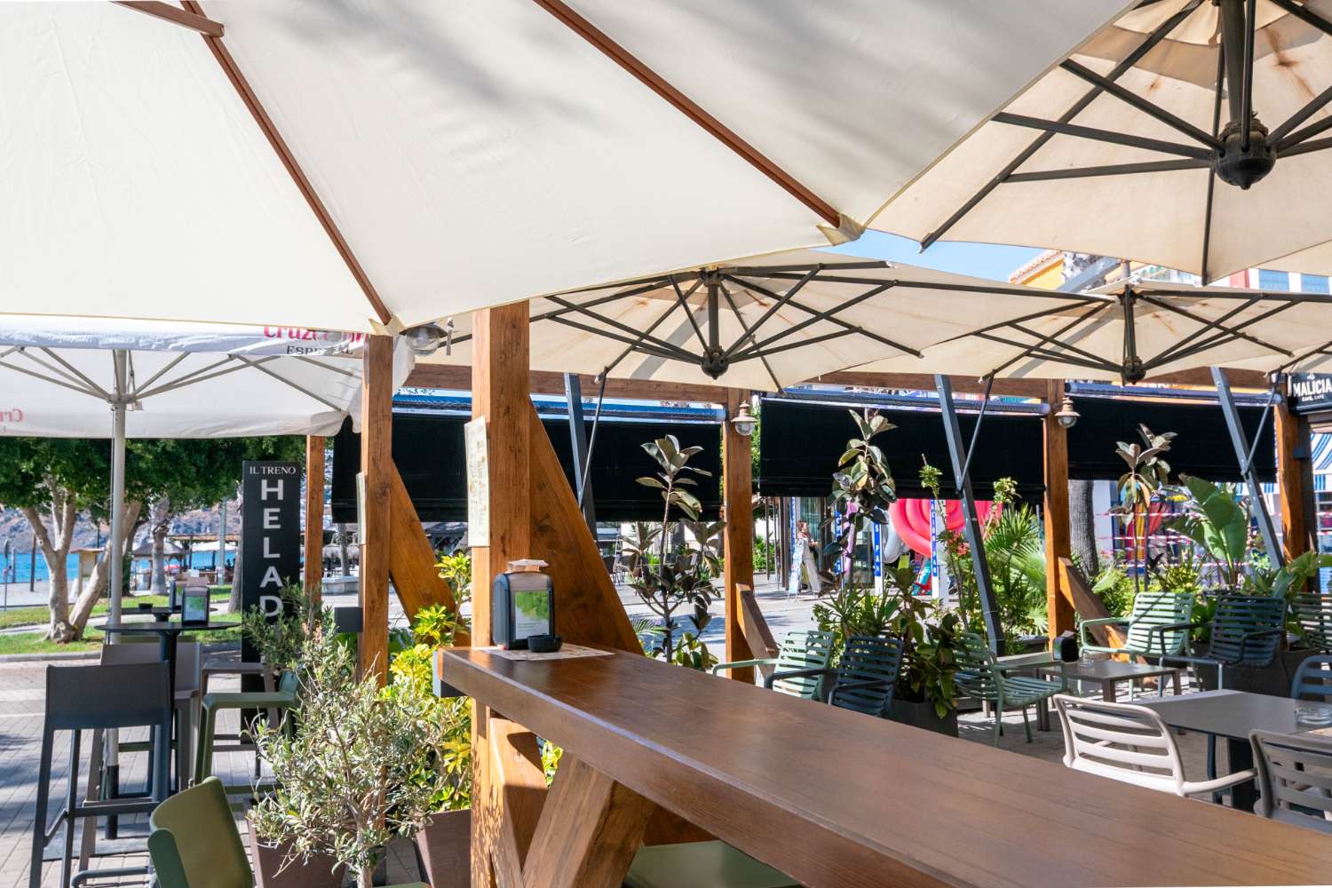 Verkauf eines Cafés mit Eisdiele direkt am Strand in Salobreña