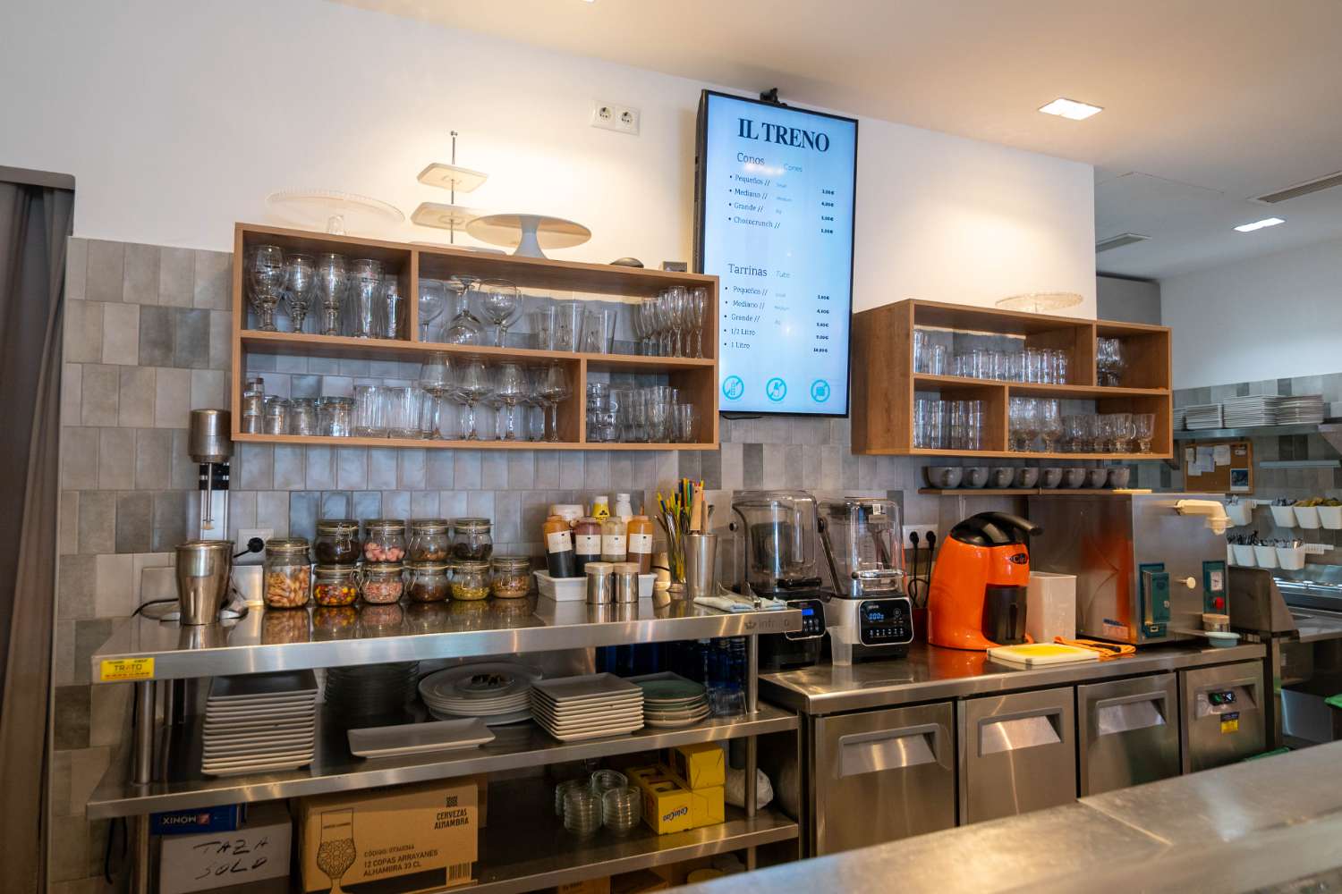 Verkauf eines Cafés mit Eisdiele direkt am Strand in Salobreña