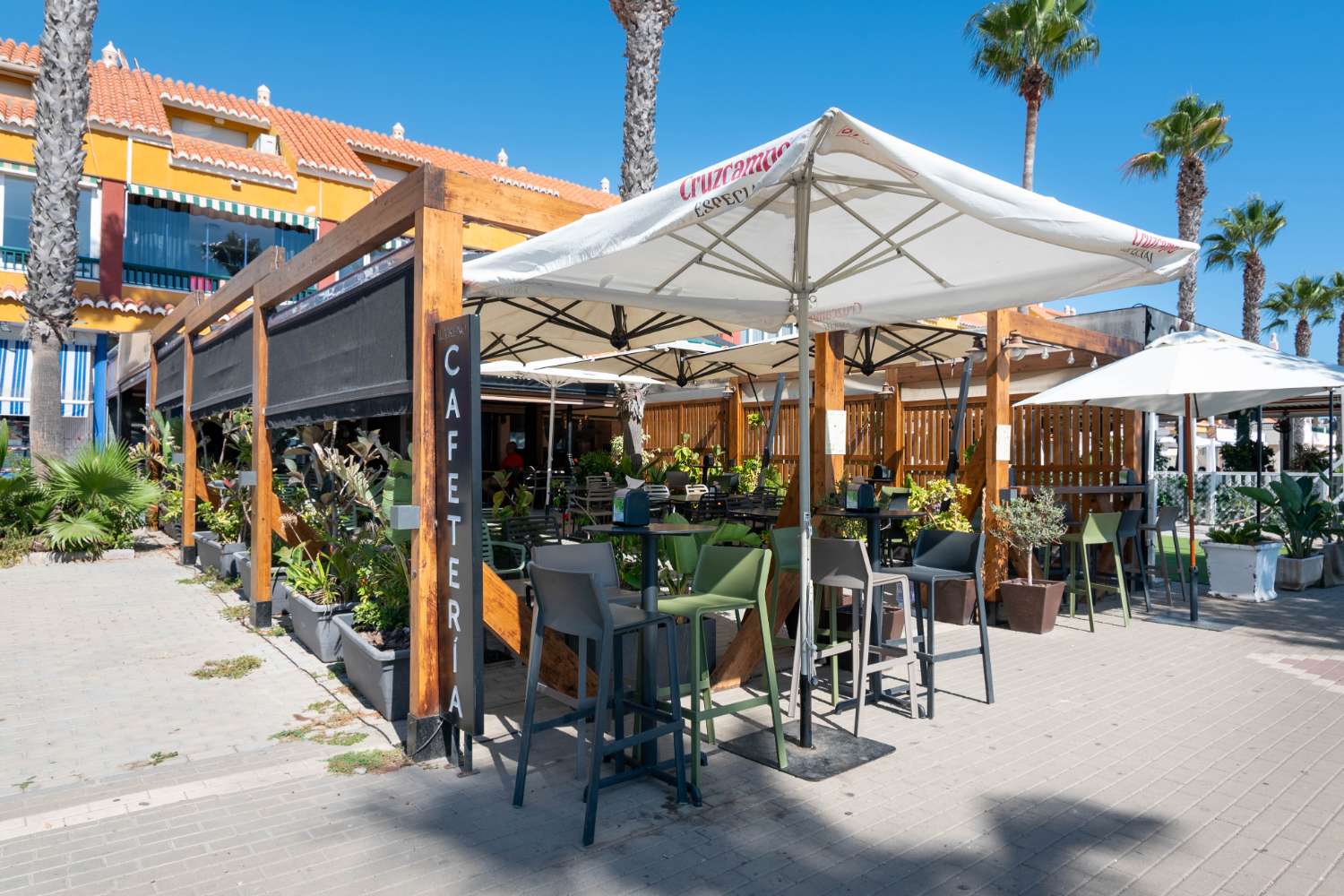 Verkauf eines Cafés mit Eisdiele direkt am Strand in Salobreña