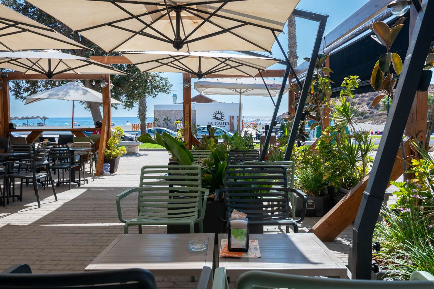 Verkauf eines Cafés mit Eisdiele direkt am Strand in Salobreña