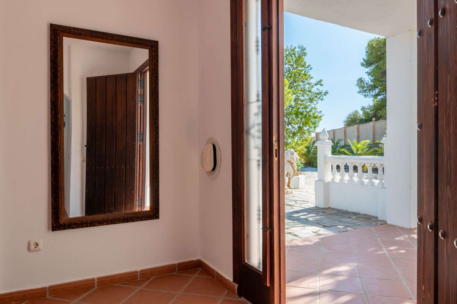 Villa con vistas panorámicas a 15 minutos de la costa