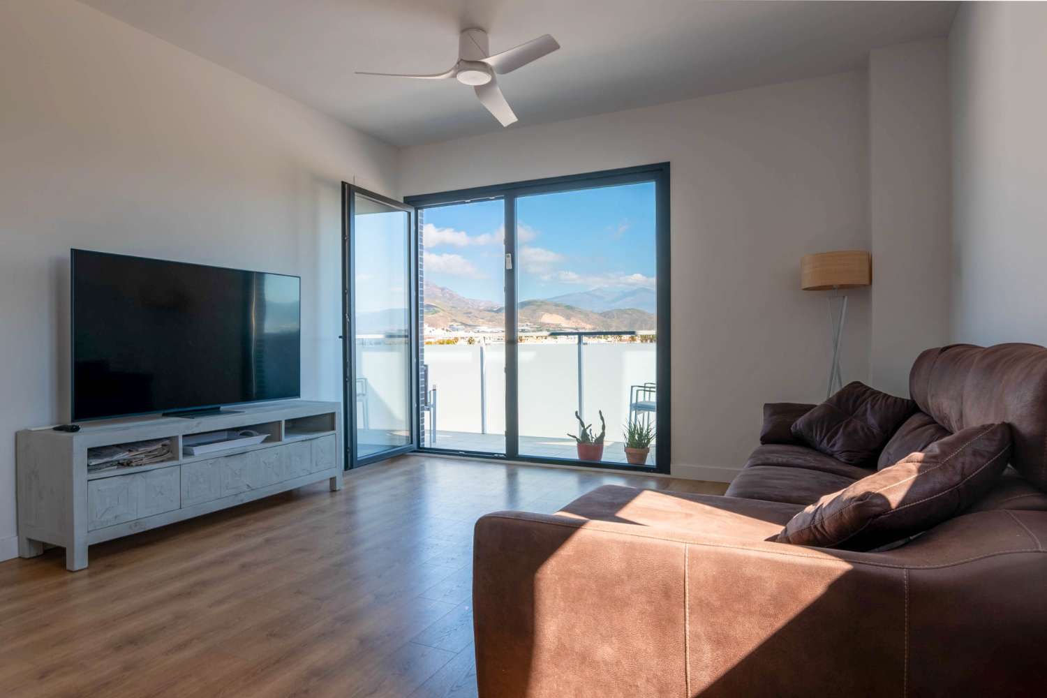 Exclusivo ático con vistas panorámicas en Salobreña