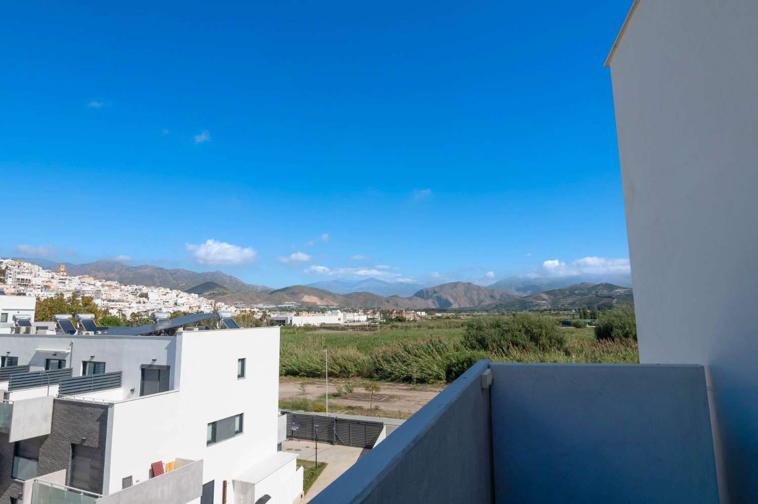Exclusivo ático con vistas panorámicas en Salobreña